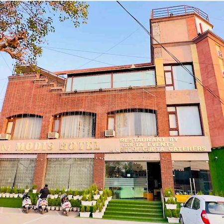 Modi Hotel & Resorts Pinjaur Luaran gambar