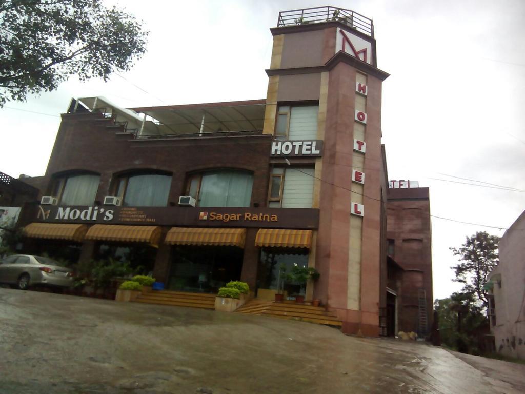 Modi Hotel & Resorts Pinjaur Luaran gambar