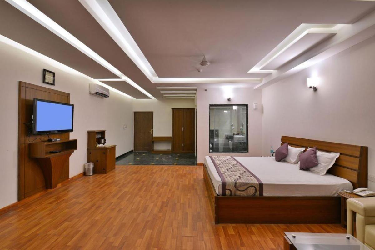 Modi Hotel & Resorts Pinjaur Luaran gambar