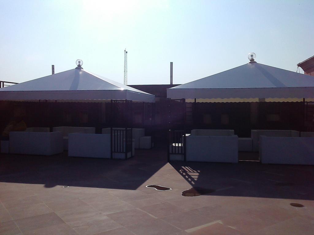 Modi Hotel & Resorts Pinjaur Luaran gambar