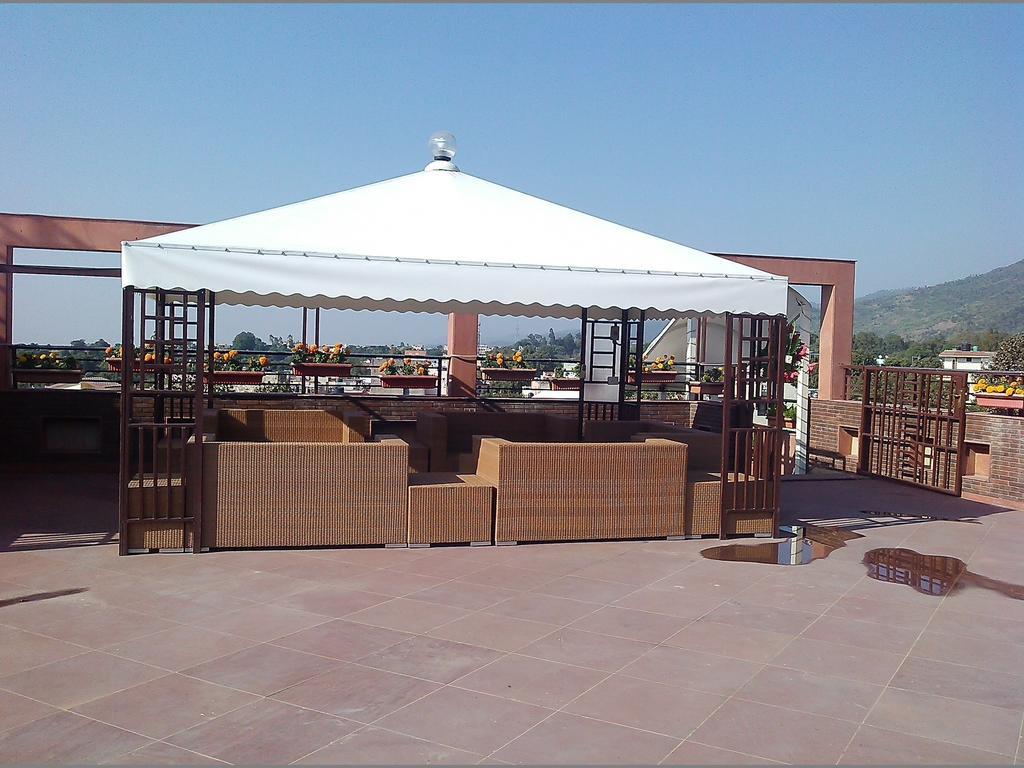 Modi Hotel & Resorts Pinjaur Luaran gambar