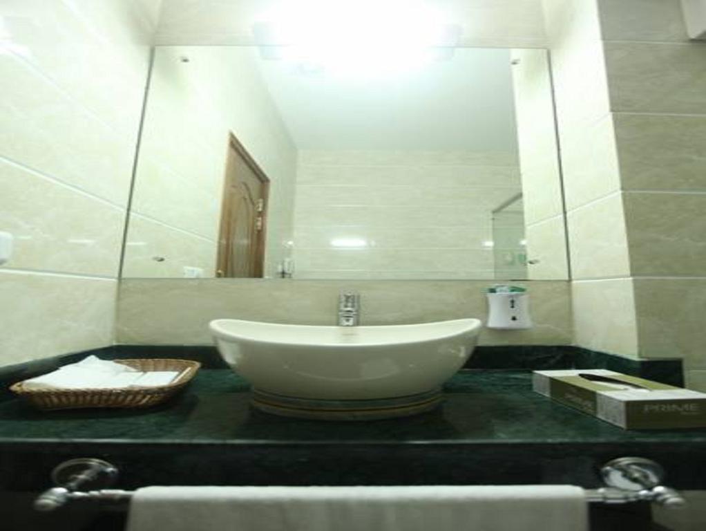 Modi Hotel & Resorts Pinjaur Luaran gambar