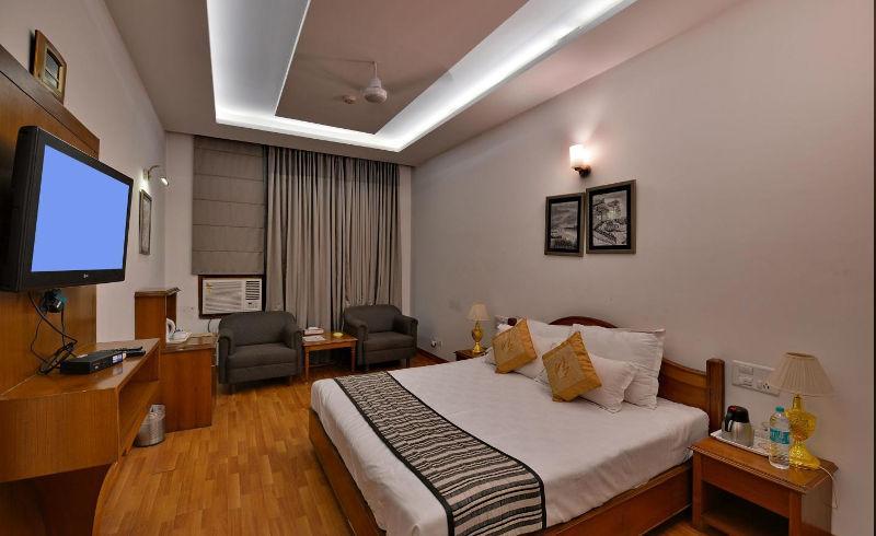 Modi Hotel & Resorts Pinjaur Luaran gambar